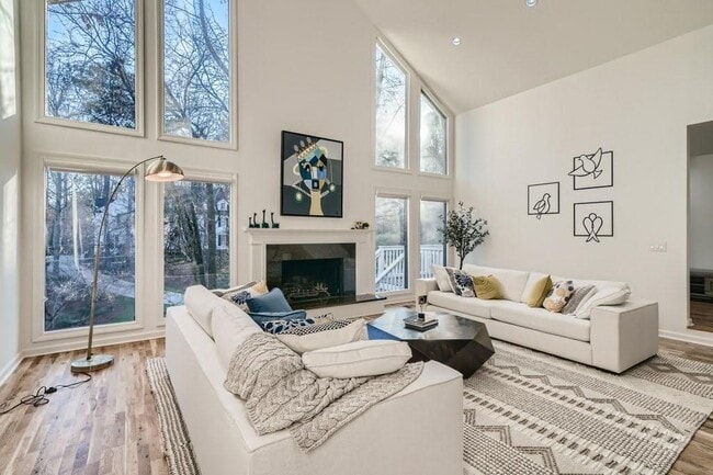 Photo - 4438 Glengary Dr NE