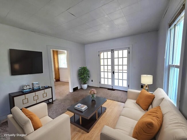 Photo - 320 W Cedar St