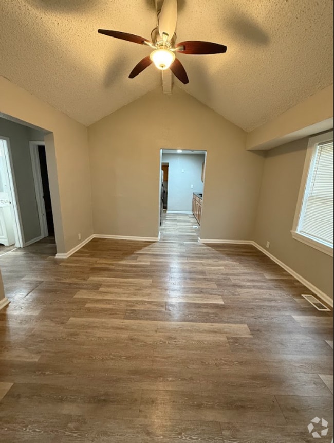 Building Photo - Beautifully Remodeled 3-Bedroom Single Fam... Rental