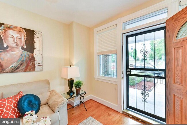 Photo - 1648 L St NE