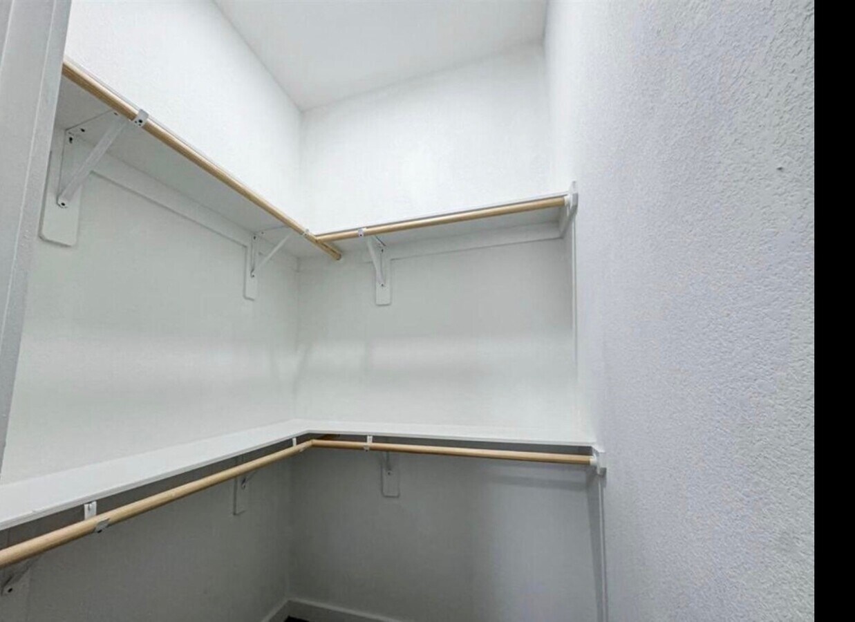 Photo - 328 Clearwater St
