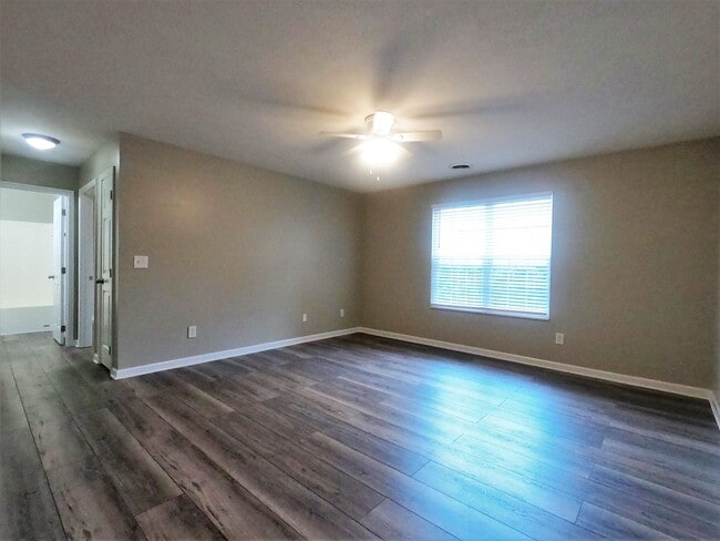 Photo - FOUNTAIN CITY: GROUND LEVEL 2 BEDROOM, 2 BATHROOM CONDO IN MAPLE CHASE