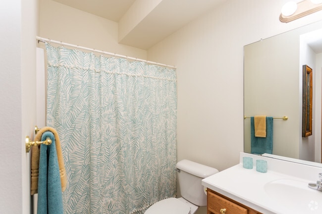 2BR, 2BA - 847 SF
