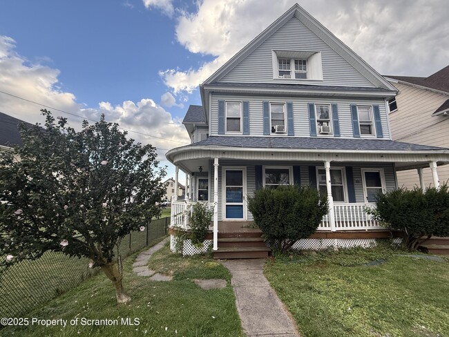 Building Photo - 1531 33 Washburn St Rental