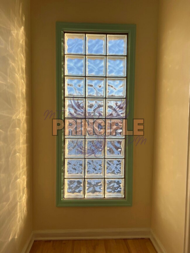 403-405 1/2 W Granite