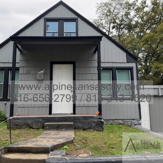 Building Photo - 3 Bedroom NE Home