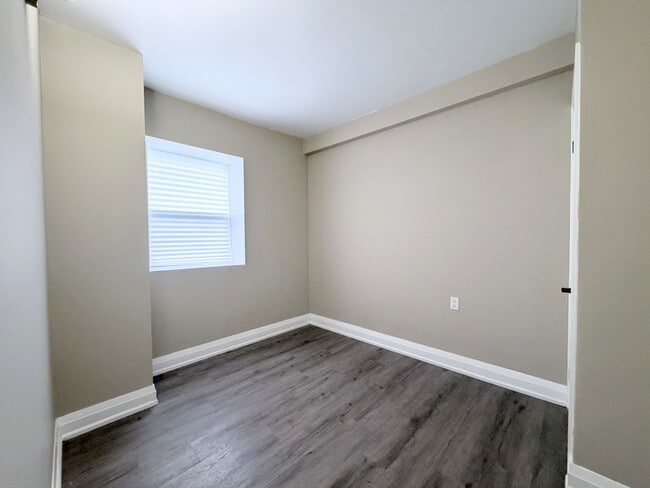 Photo - 332 East Avenue N