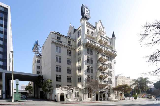 The Piccadilly - The Piccadilly Apartments