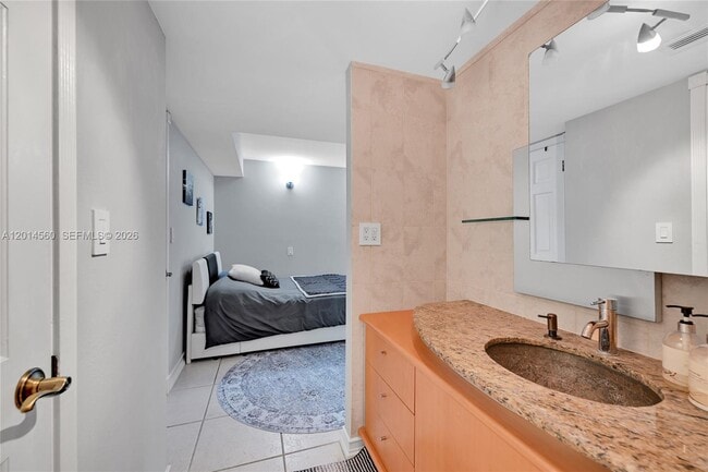 Photo - 6039 Collins Ave Unit 621