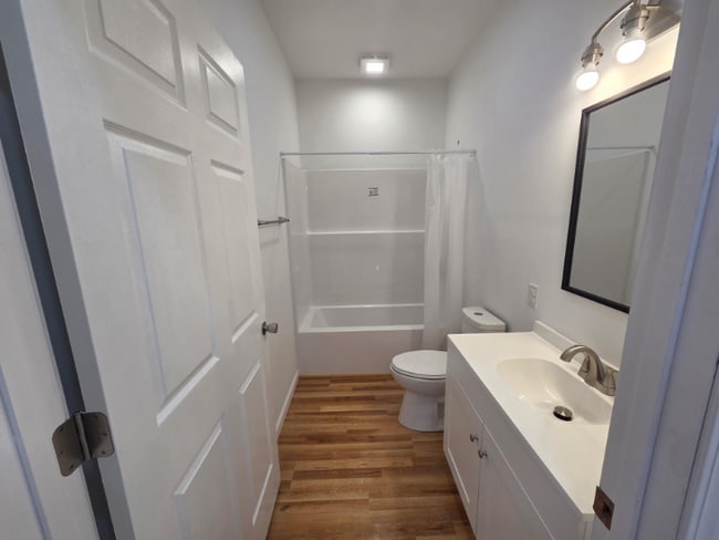 Photo - 203 N Elm St Unidad 1