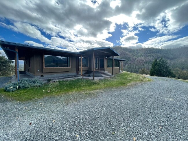 Photo - Rural 3 Bedroom, 2 Bath - Ruch & Applegate River Area