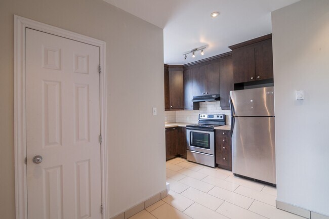 Building Photo - 5550 Rue Snowdon Unit 14