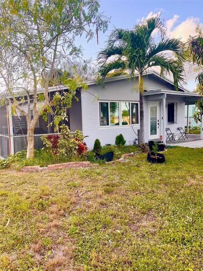 Building Photo - 1015 NW 24th Ave Rental