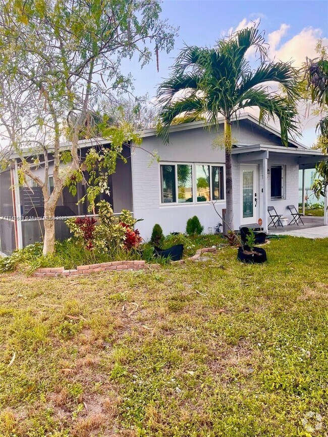 Building Photo - 1015 NW 24th Ave Rental