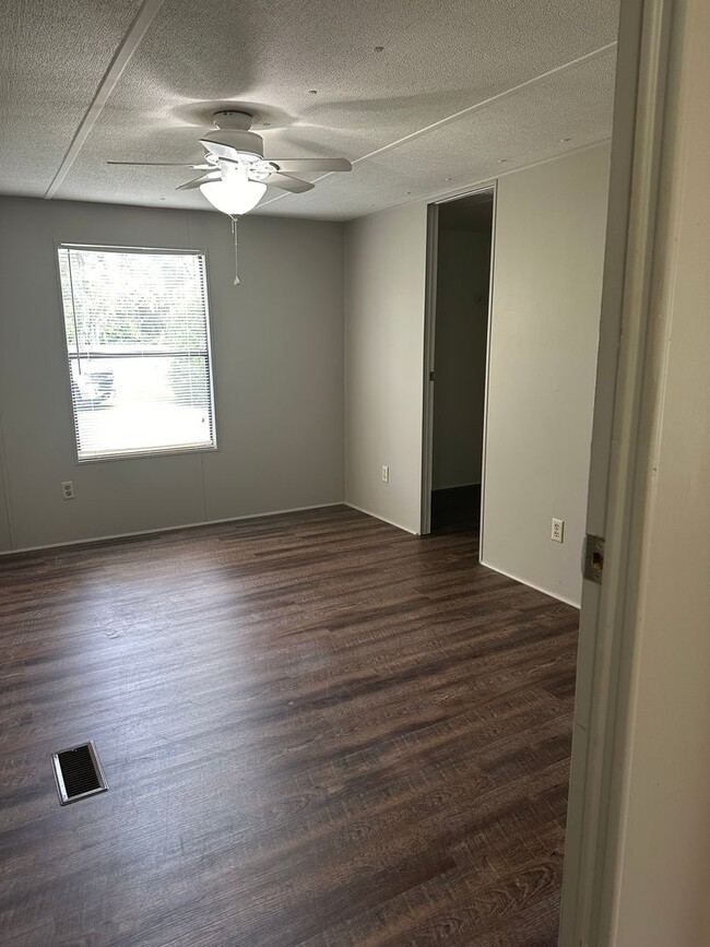 Photo - 103 Davis Rd E