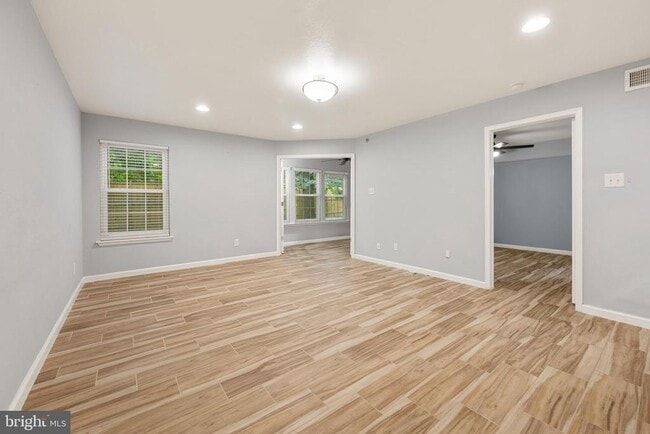 Building Photo - 3309 Wyndham Cir Unit 1183