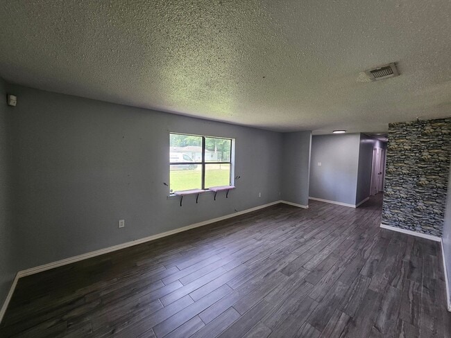 Photo - 402 Lefoi Ln