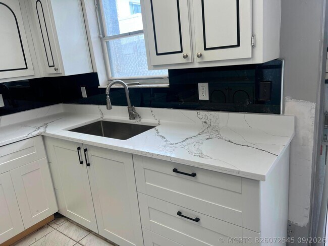 Photo - 320 SW 1st St Unit D-2