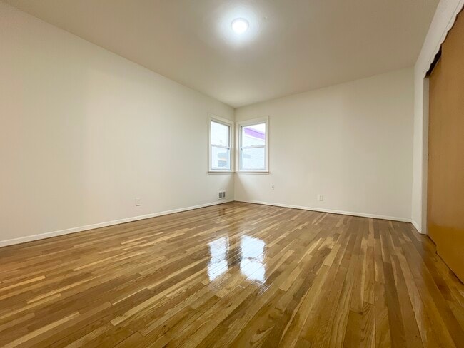 Main bedroom - 43-11 172nd Street Unit House