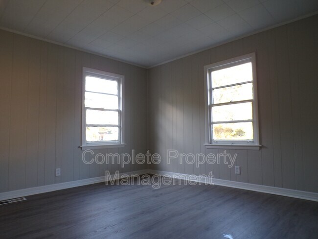 Photo - 7317 Queenstown Ave