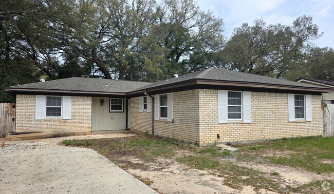 Building Photo - 5BR/2BA home with large family room