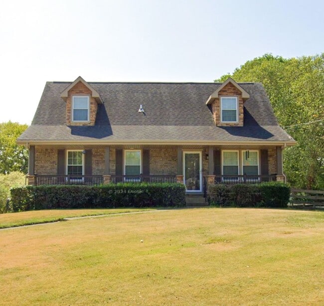 Building Photo - 4 Bedroom 2.5 Bathroom Home with a big fenced in backyard