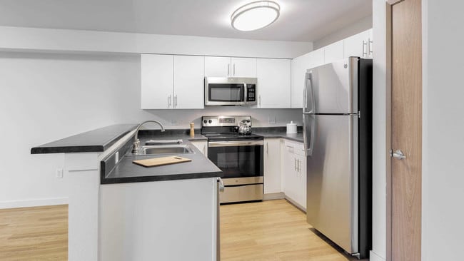 Kitchen with Breakfast Bar - Heritage Ridge