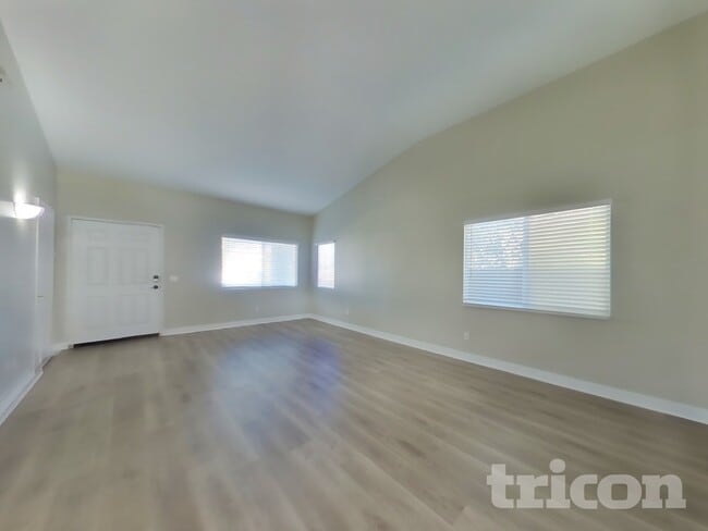 Photo - 1346 Woodvale Dr