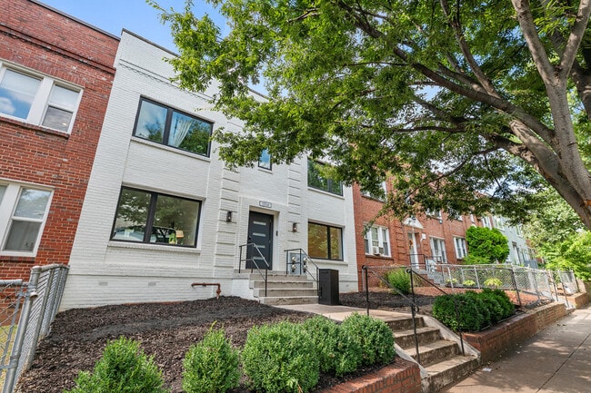 Building Photo - 1314 Orren St NE Unit 4