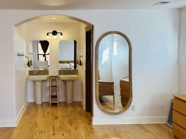 Photo - 412 Grove St SE