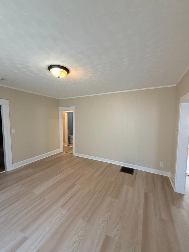 Photo - 7 Brook St Unit 3 Bedroom 1 Bathroom