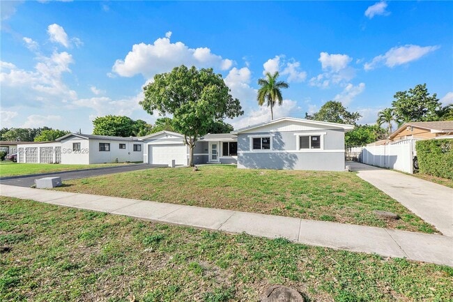 Photo - 4725 NW 5th Ct