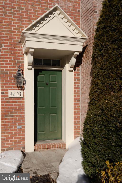 Building Photo - 4631 Carisbrooke Ln