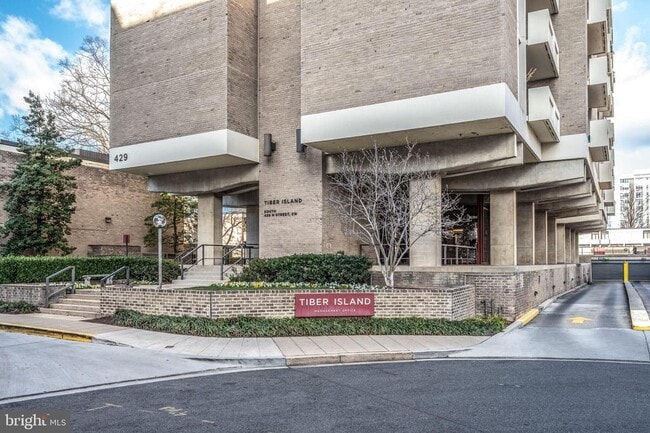 Photo - 429 N St SW Unit 705