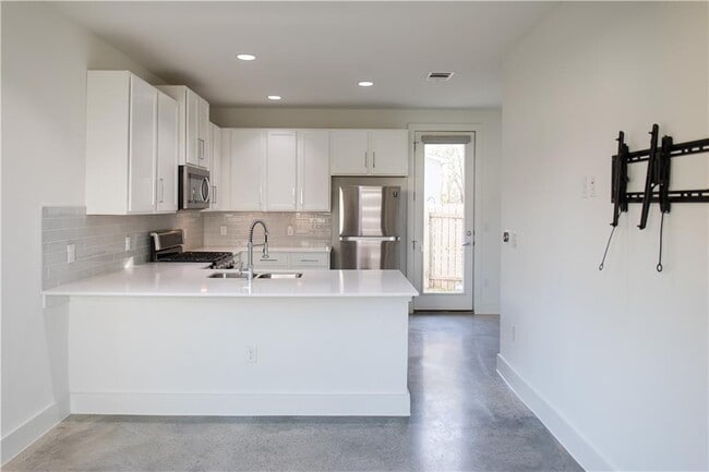 Photo - 3415 Dalton St
