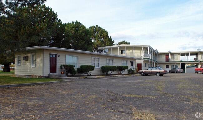 Building Photo - Nice Apartment Complex Unit 307 NW 8th Ave
