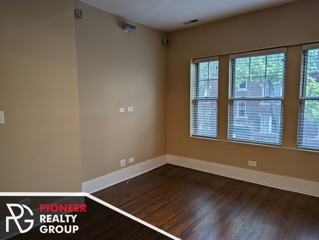 Building Photo - 3455 N Wolcott Ave Unit 2