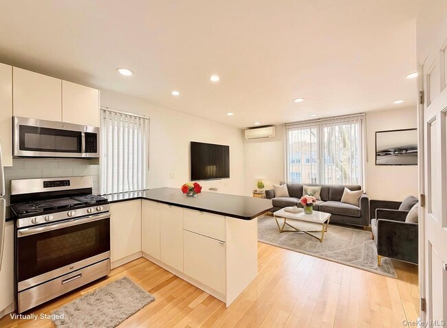 Building Photo - 70-27 65th St Unit 2