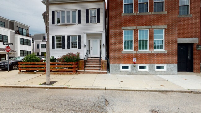 Building Photo - 101 Baxter St Unit 4