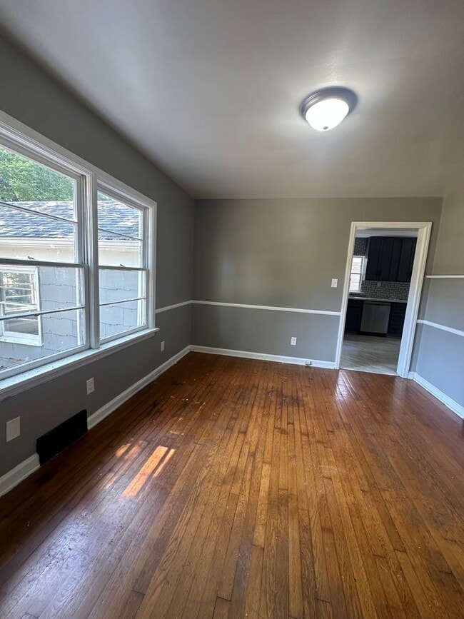 Photo - 623 W Broadmoor St