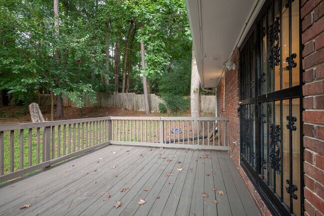 Photo - Spacious 3bd/2ba w/ 2 Car Garage and Large...