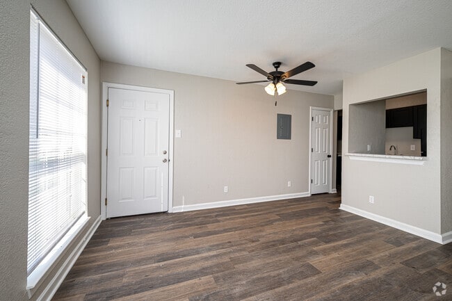 2BR, 1BA - 771SF - Dining Room
