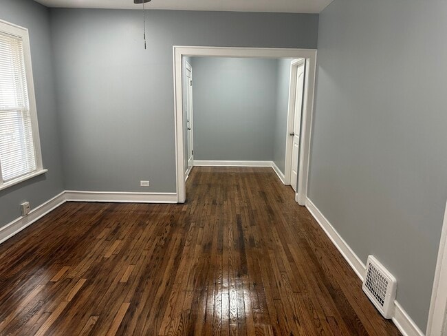 Photo - 12052 S La Salle St Unidad 2