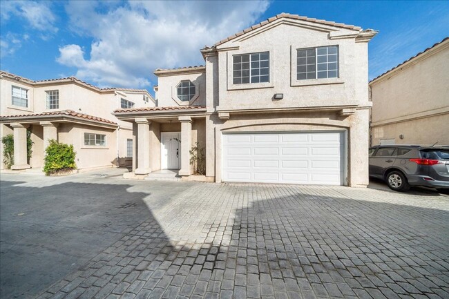 Spacious 4-Bedroom Home in Gated Reseda Co... - Spacious 4-Bedroom Home in Gated Reseda Co...