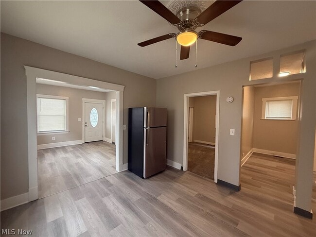 Photo - 8801 Platten Ave Unidad DOWN