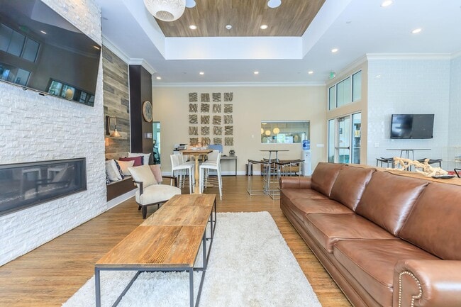 Building Photo - The Pointe at Dorset Crossing