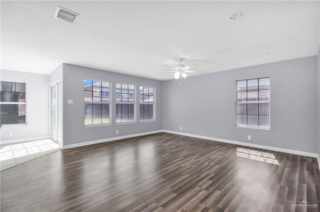 Photo - 25 Periwinkle Ave