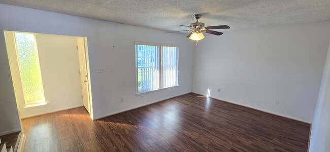 Photo - 824 Town Cir