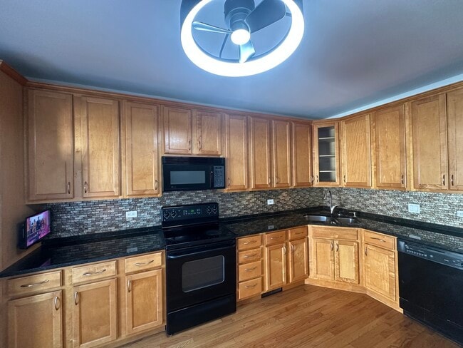 Photo - 5042 W Argyle St