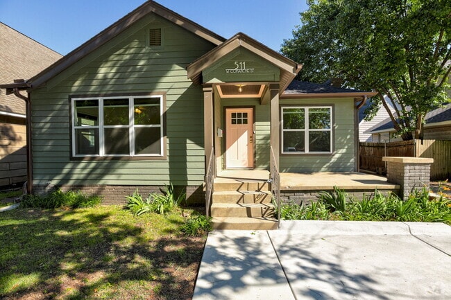 Building Photo - 511 W Comanche St Rental